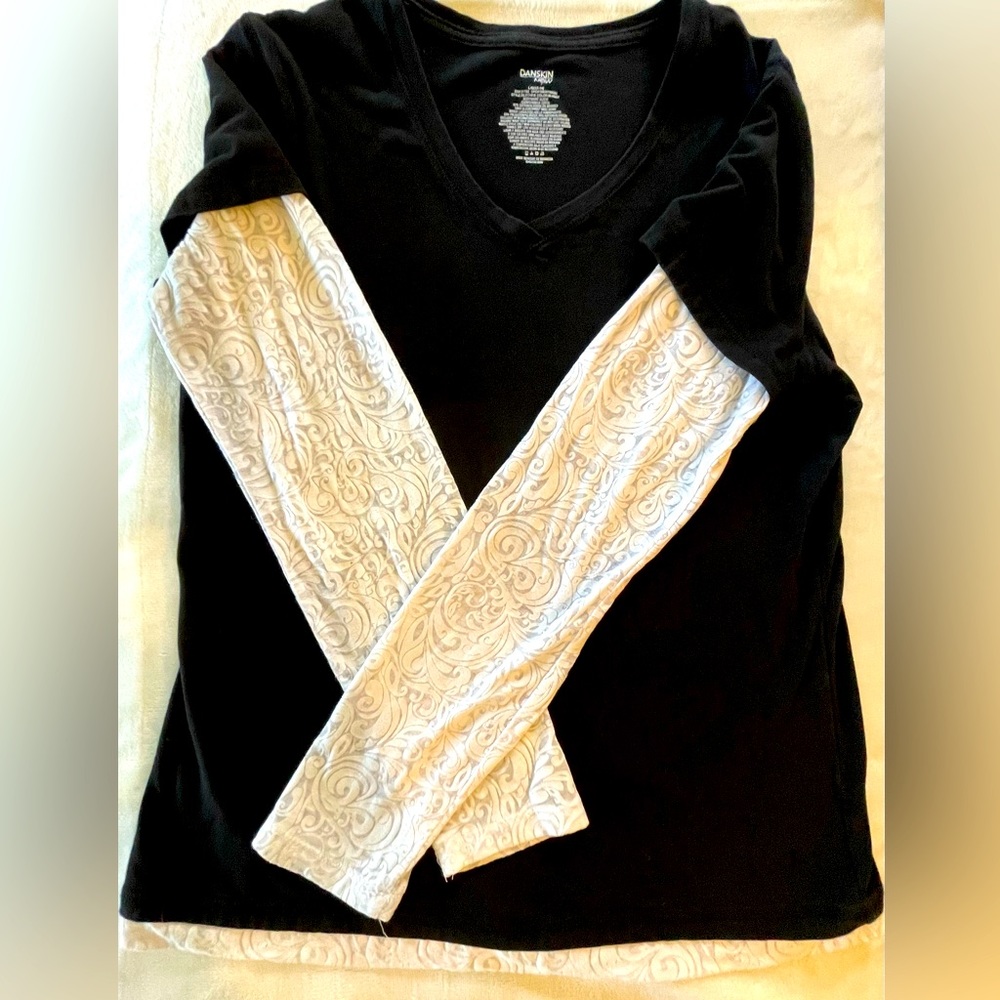 Danskin Now long lacy sleeve black tee